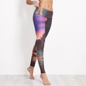 Teeki Clouds Hot Pant Leggings, Small